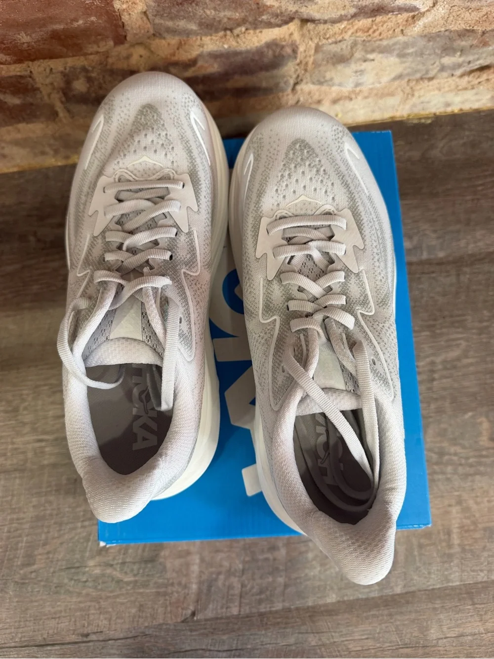 NWT Women's Hoka Clifton *Wide